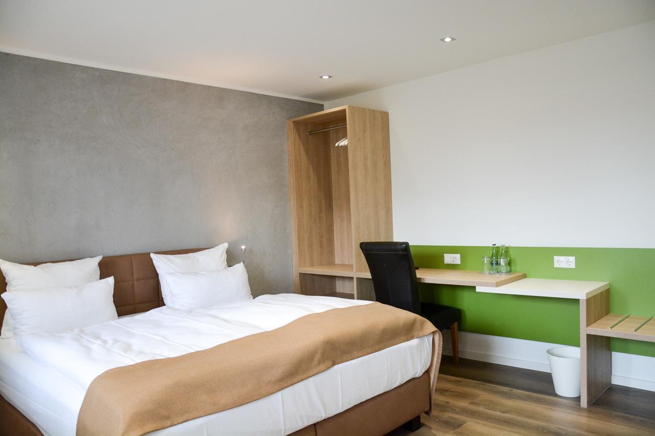 Hotel-Restaurant Koelbl Enkenbach-Alsenborn Eksteriør billede
