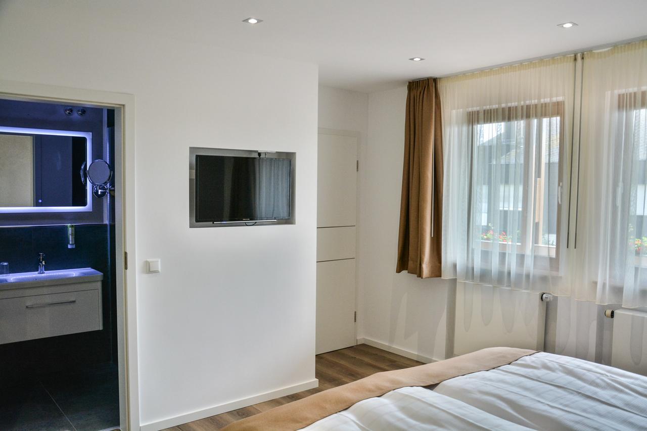 Hotel-Restaurant Koelbl Enkenbach-Alsenborn Eksteriør billede